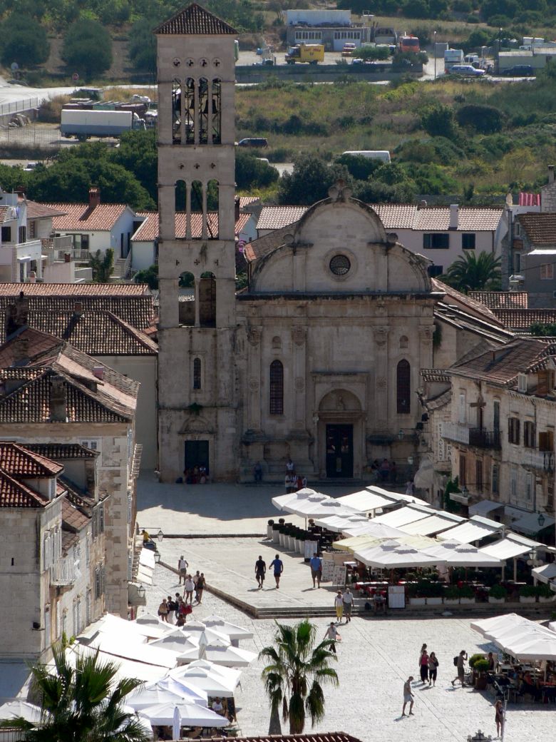Piazza e cattedrale di Santo Stefano