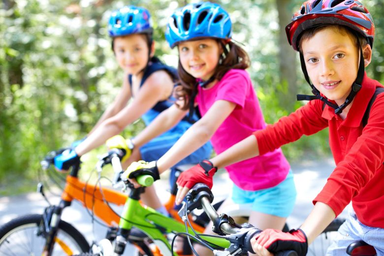 Famiglia in bicicletta