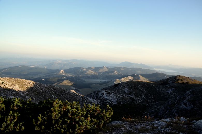 Senderismo en la montaña Dinara