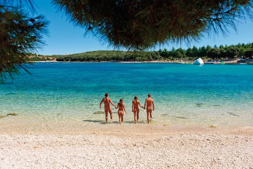 ena najlepših nudističnih plaž na Hrvaškem - koversada - peščeni raj